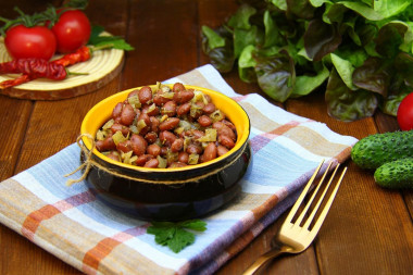 Жареная фасоль с луком