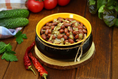 Жареная фасоль с луком