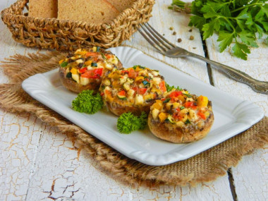 Шампиньоны запеченные в духовке с сыром и чесноком целиком