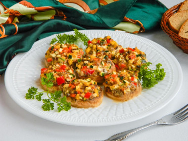 Шампиньоны запеченные в духовке с сыром и чесноком целиком