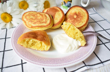 Оладьи на сметане пышные без дрожжей быстро и вкусно