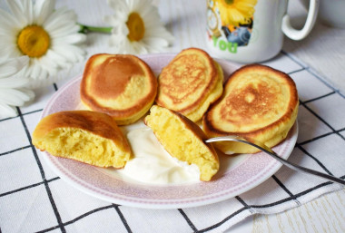 Оладьи на сметане пышные без дрожжей быстро и вкусно